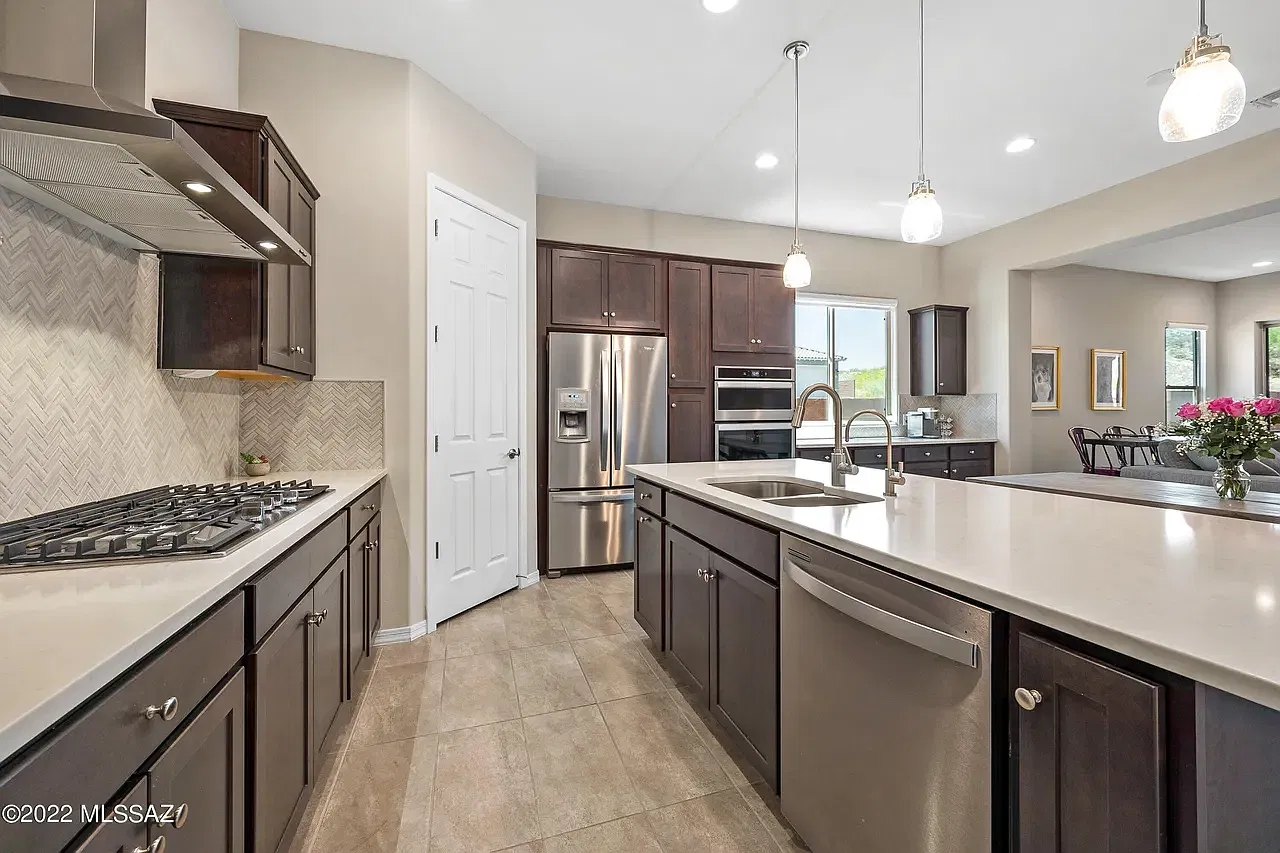 3 bed, 2019 sqft, $3,200 — Photo 4