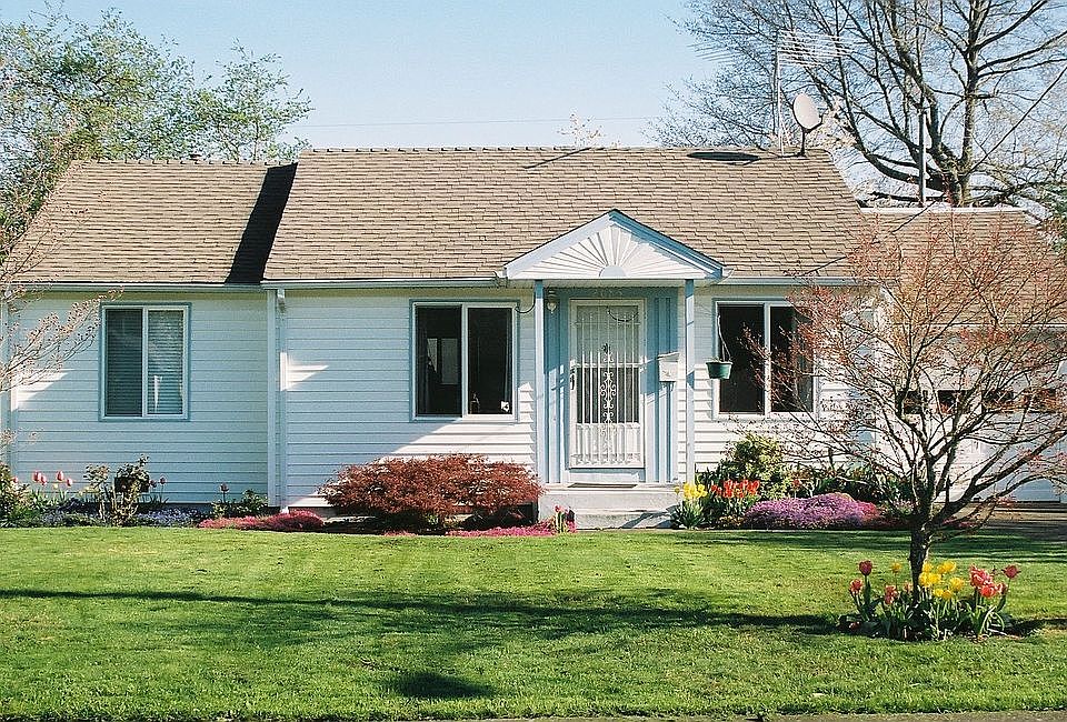 1st image of 2085 Stortz Ave NE
