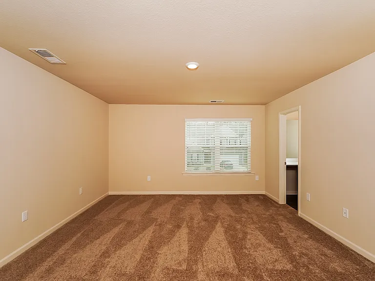 525 Clover Cir — Photo 7