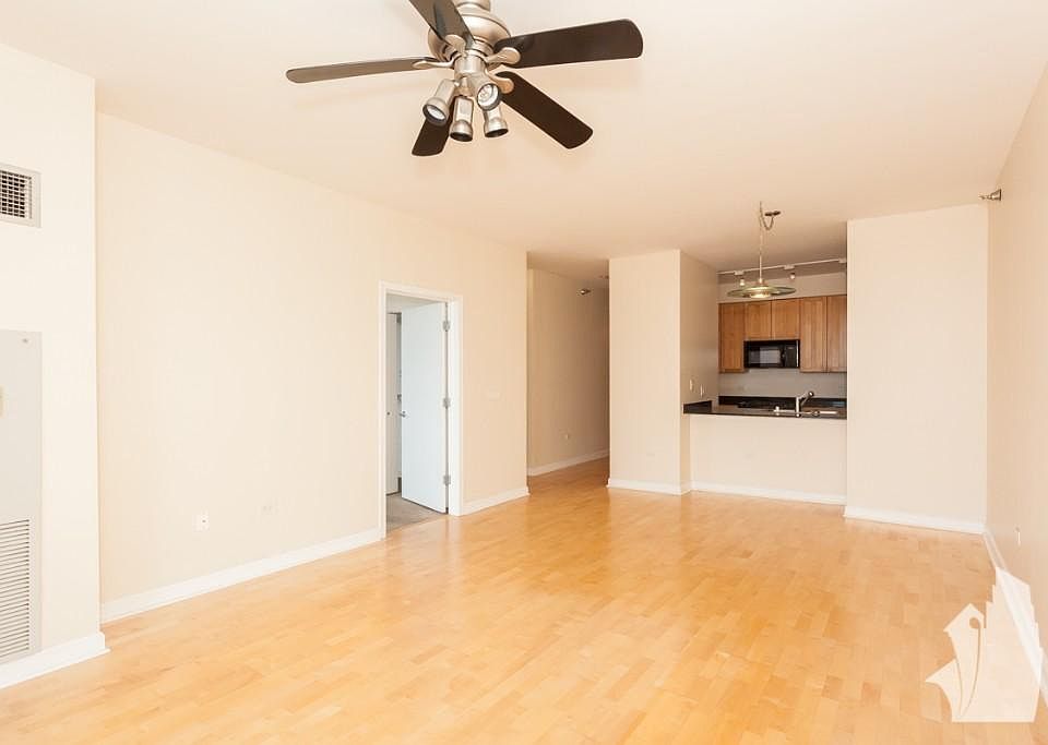 1st image of 426 W Huron St #1402