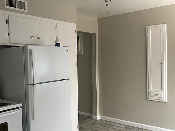 5th image of 3708 El Camino Ave