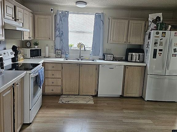 2nd image of 6585 SW 84th St