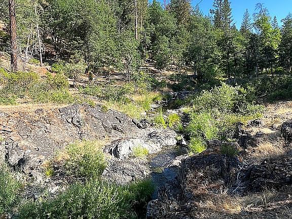 Private bedrock creek