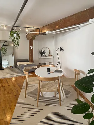 Rented by R New York | media 16