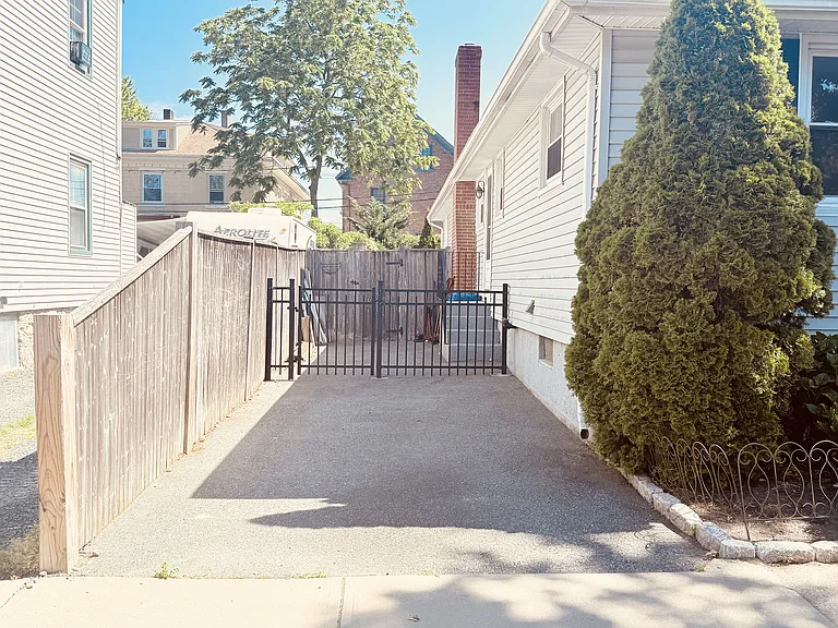 25 1/2 Thurston Ave #B — Photo 31