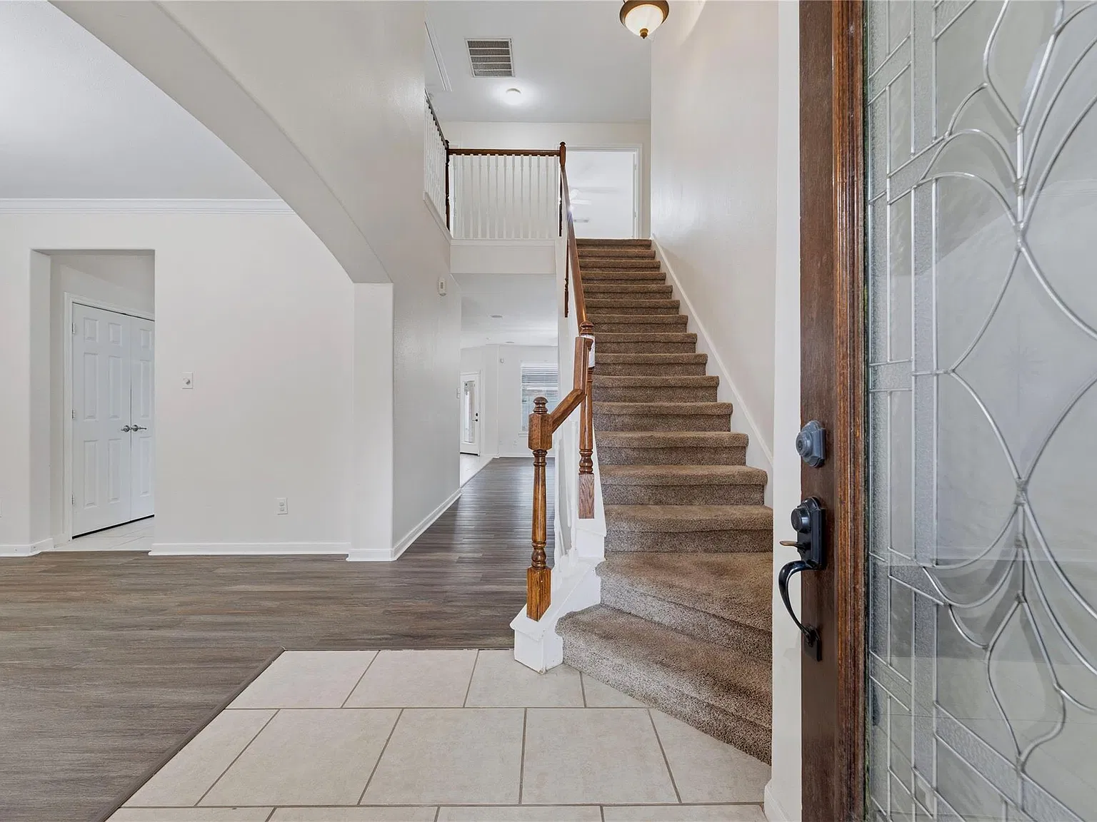 4 bed, 2.5 bath, 2220 sqft, $2,295 — Photo 2