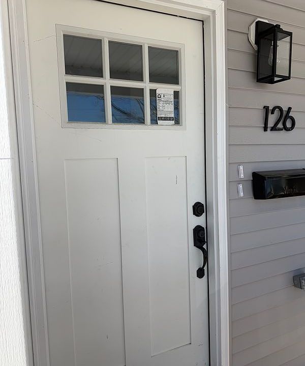2nd image of 126 Lancashire St #1