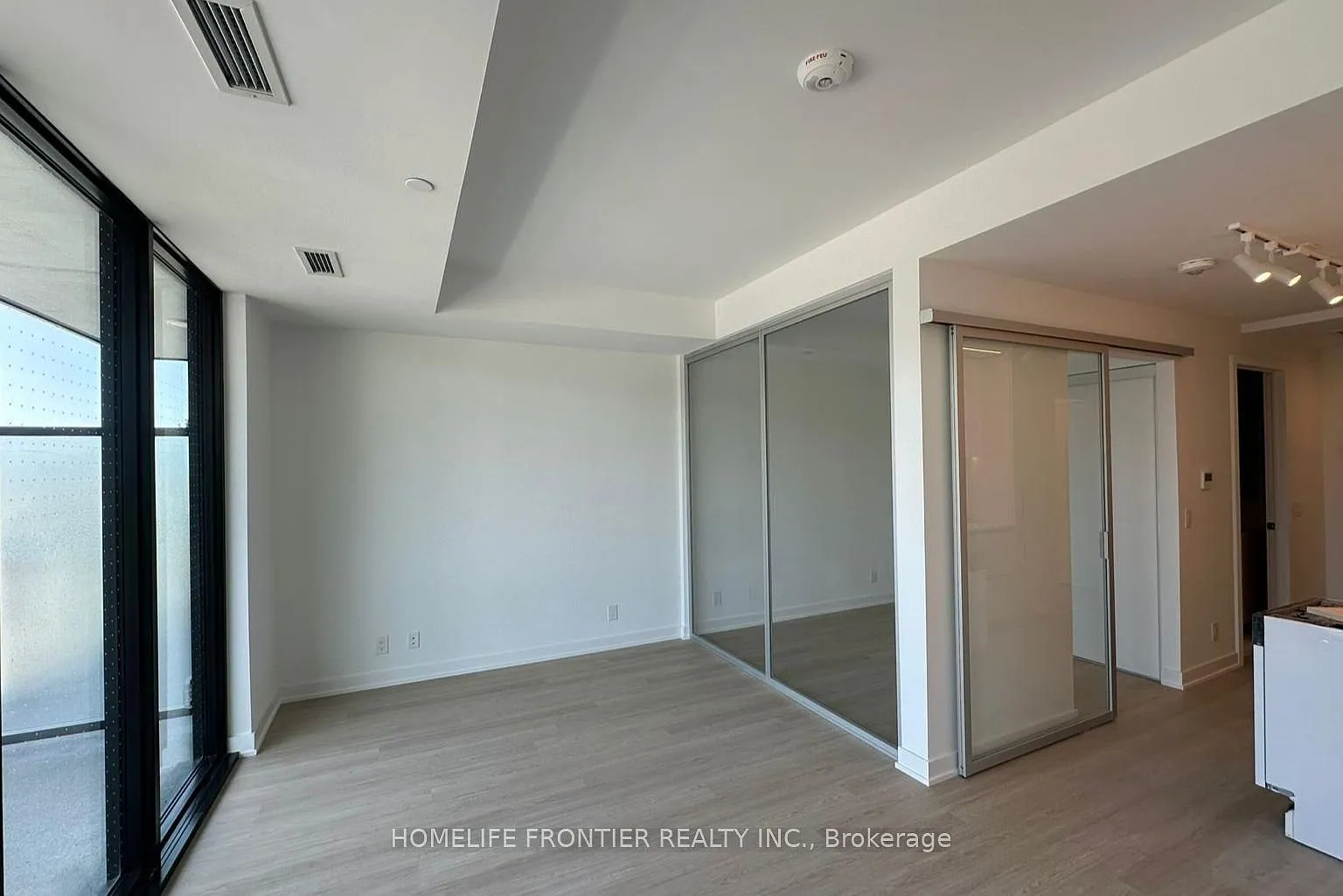 Six99 Condos — Photo 2