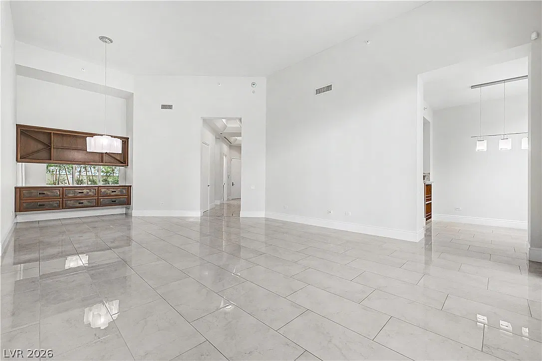 2 bed, 2.5 bath, 2050 sqft, $4,000 — Photo 4