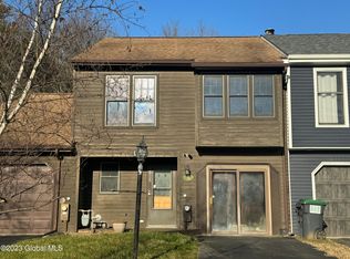 50 Westchester Dr, Clifton Park, NY 12065