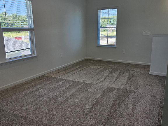 5th image of 213 FARMFIELD Drive #136