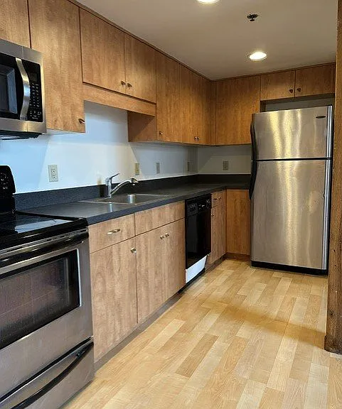 147 Centre St — Photo 1