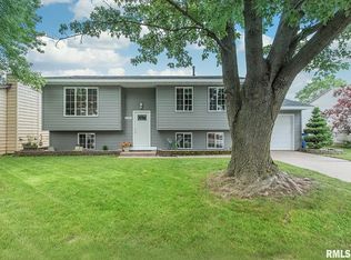 3202 W 64th St, Davenport, IA 52806