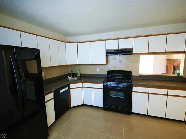24 Kirby Ln #24, Franklin Park, NJ 08823