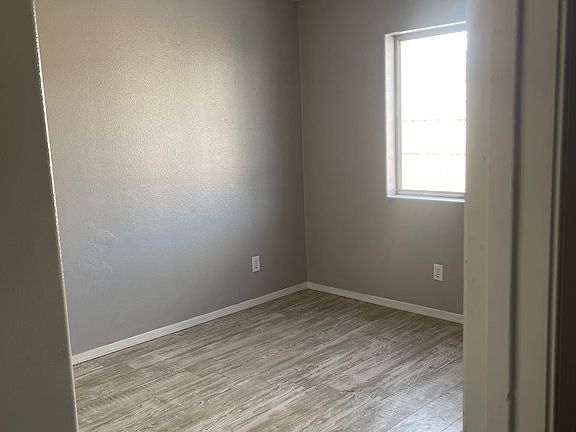 4th image of 633 Mead Ln