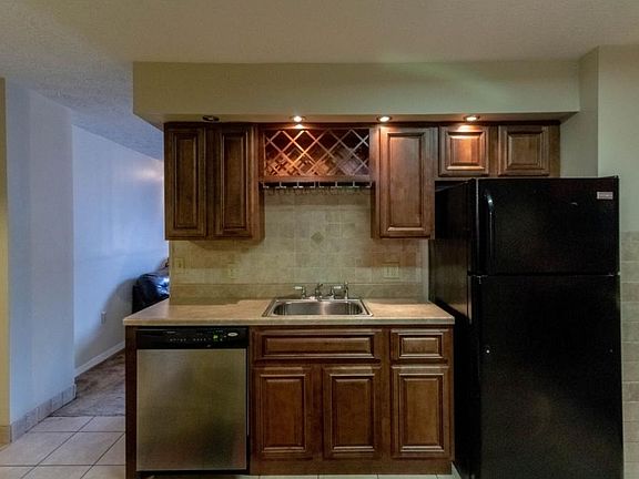 5th image of 405 Eastley Ct