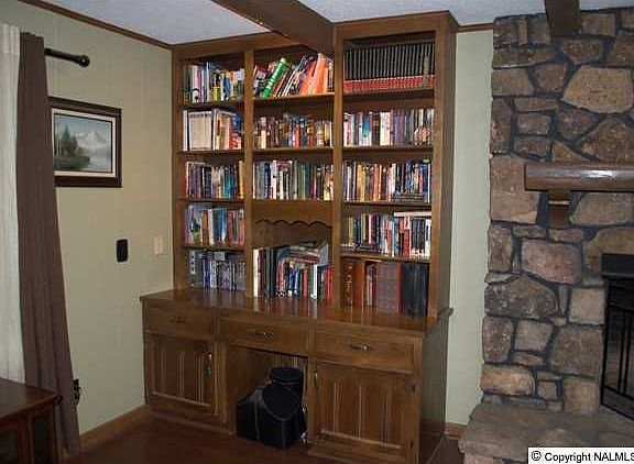 4th image of 211 Constitution Dr