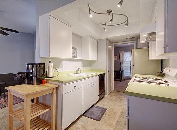 3rd image of 9705 Kendal Dr