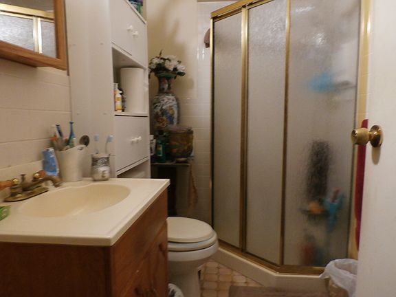 2nd image of 1444 Vyse Ave