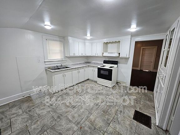 2nd image of 304 S Grand Ave