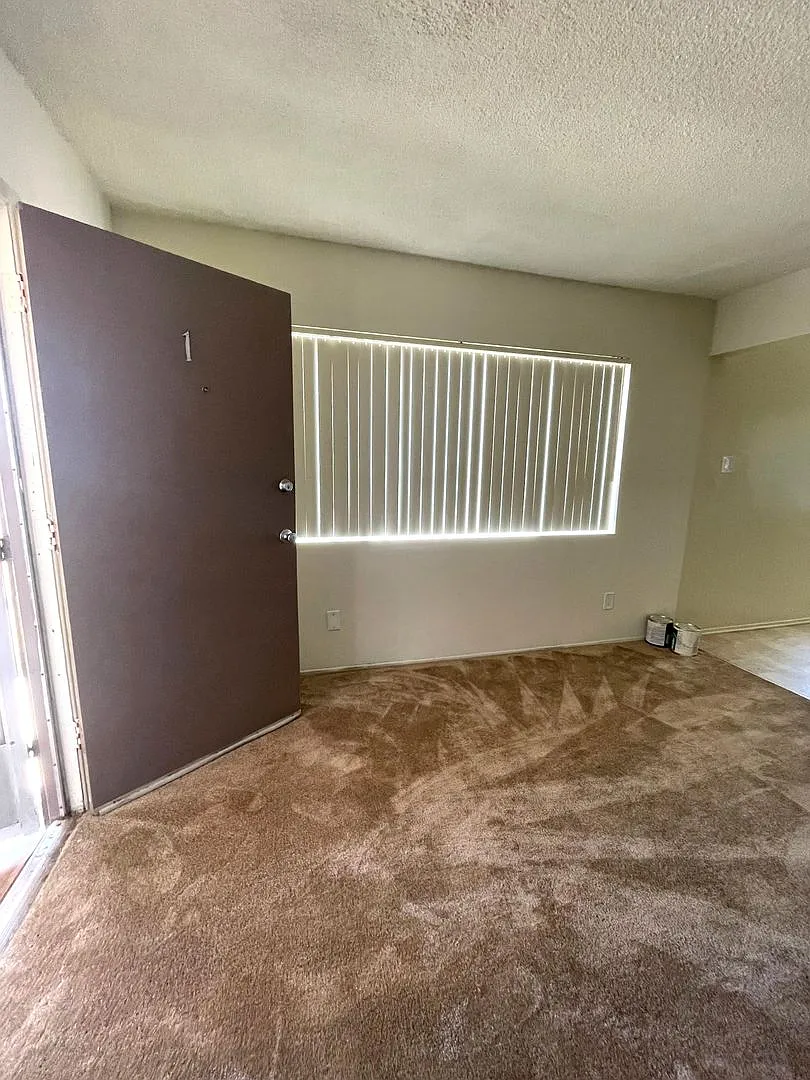 Building Photo - 2630 Linden Ave #1