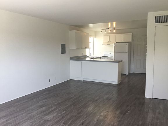 2nd image of 3030 Waverly Dr Unit 7