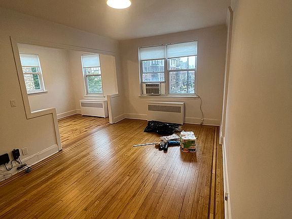 5th image of 32-21 Crescent St #3