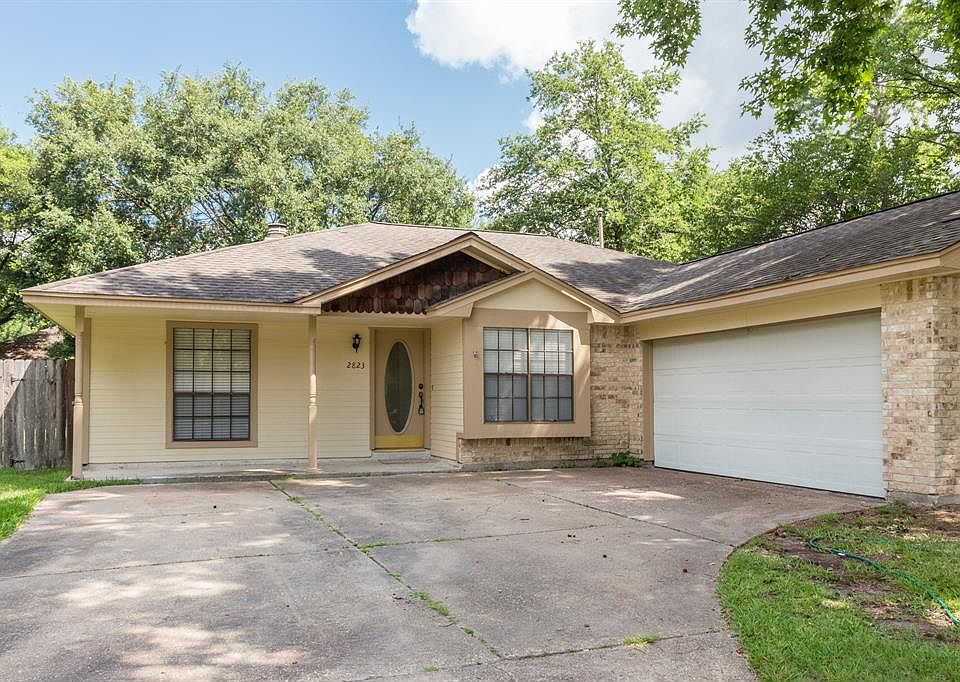 1st image of 2823 Parkwood Manor Dr