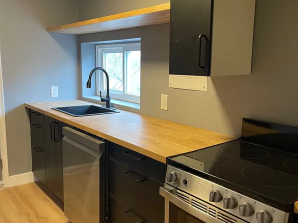 28 Eastbourne Ave #3, Hamilton, ON L8M 2M7