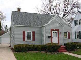 2122 La Follette Ave, Manitowoc, WI 54220