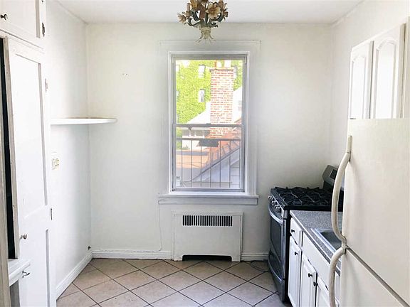 2nd image of 292 Harrison Ave APT C4