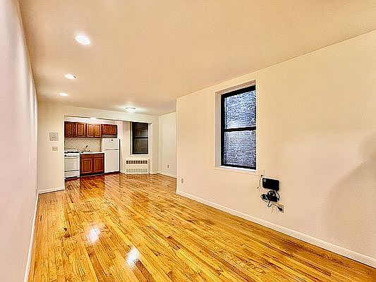 3rd image of 330 E 91st St #4A1