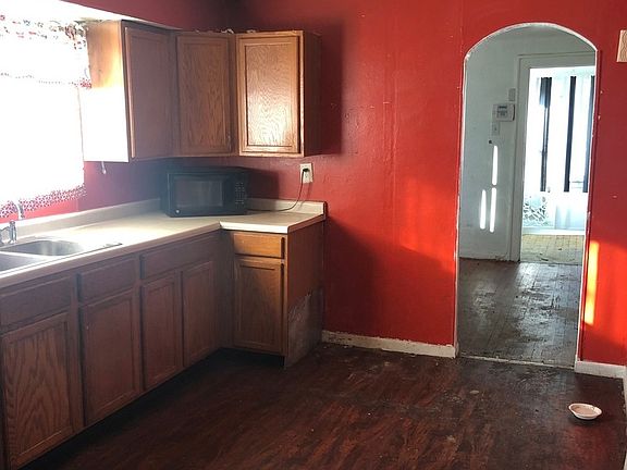5th image of 389 Hirsch Ave