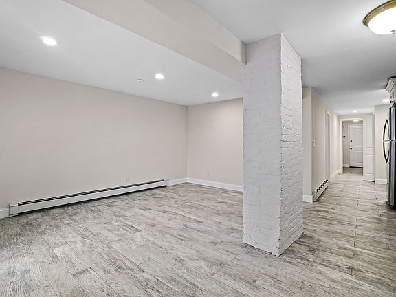 3rd image of 461 Warburton Ave