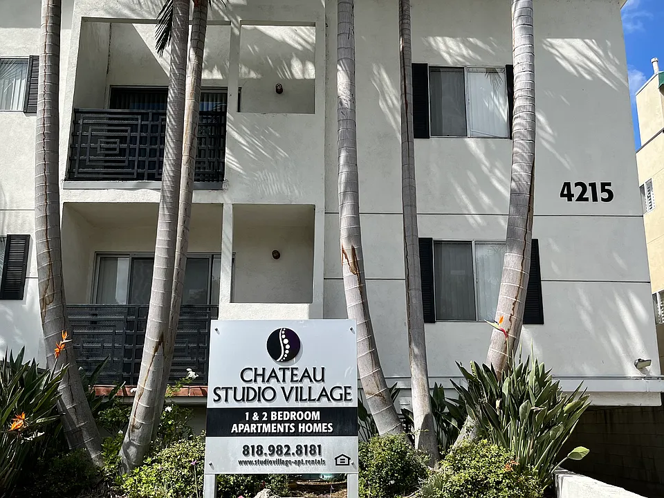 Chateau Studio Village Apartments