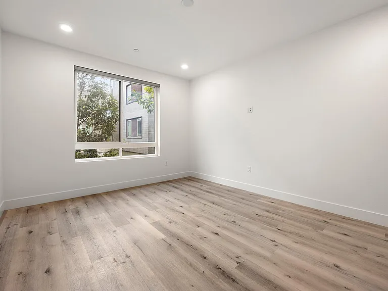 1210 Nolita — Photo 20