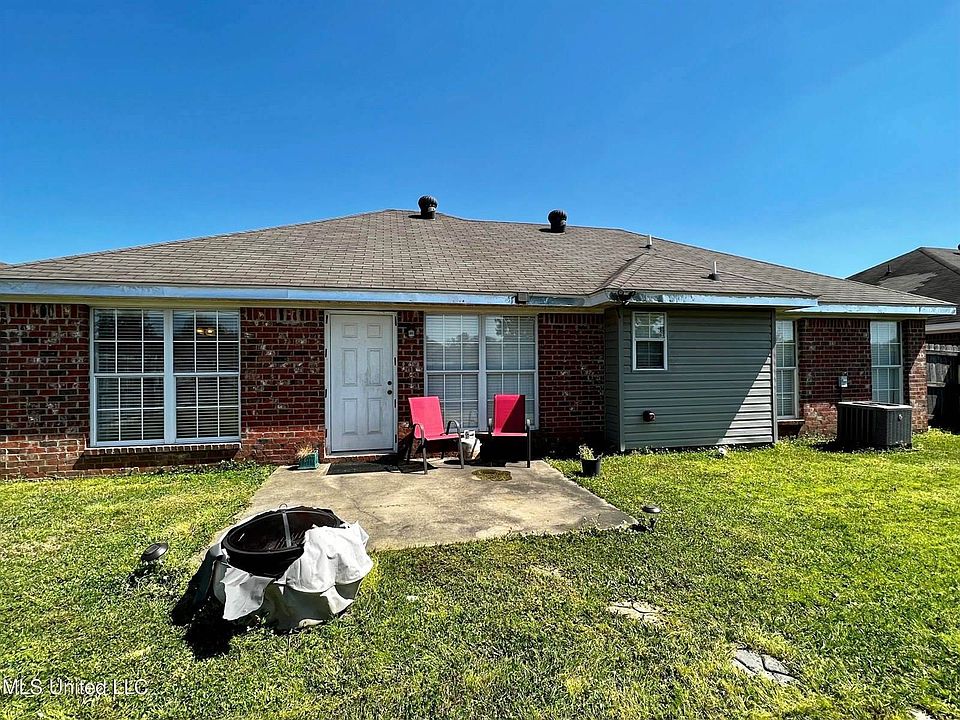 2nd image of 190 Cedar Spring Cir