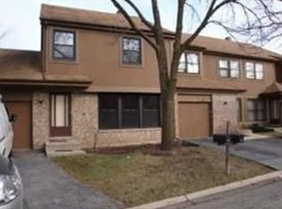 249 Shadowbend Dr, Wheeling, IL 60090