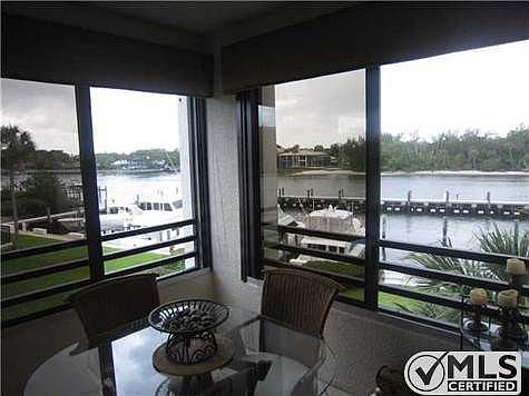 1st image of 832 Oak Harbour Dr