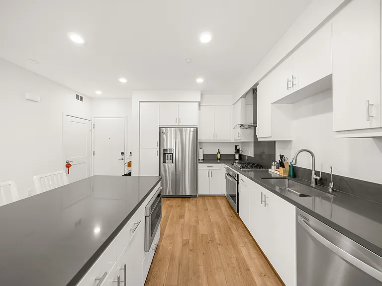 2402 Nolita — Photo 2