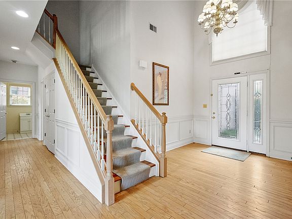 3rd image of 3061 Annandale Dr