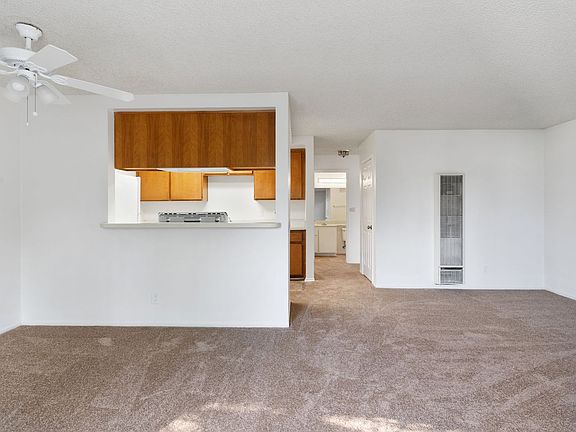 4th image of 1075 Loma Ave APT 201