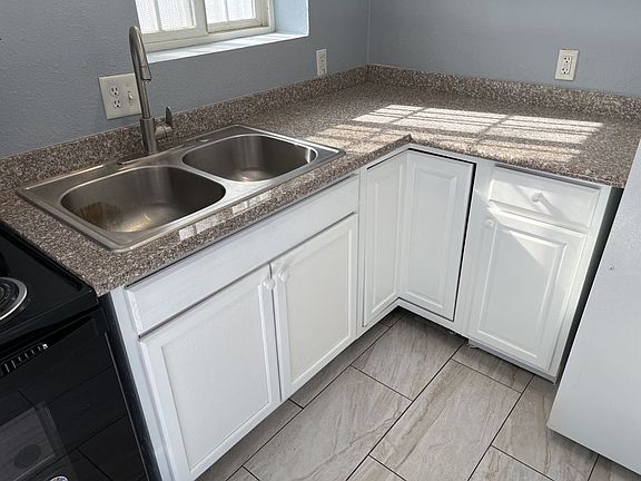 4th image of 1005 Stewart Ave