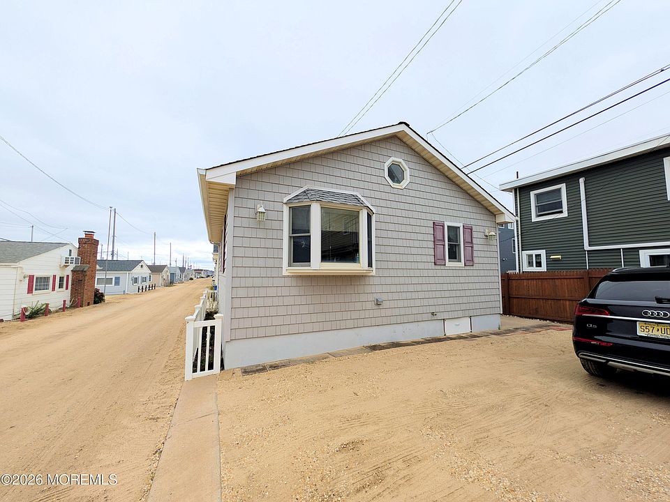 1st image of 22 E Kingfisher Way