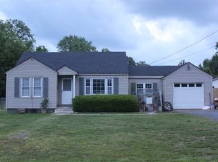576 E Main St, Dresden, TN 38225