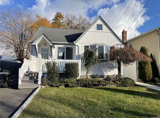 2281 Mattituck Ave, Seaford, NY 11783