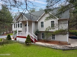 146 Don Dr, Shohola, PA 18458