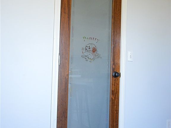 5th image of 2006 Thompson Dr