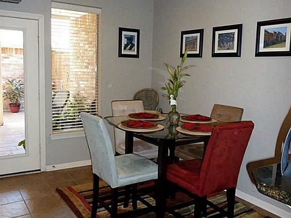 Breakfast room (overlooks great patio area and open to kitchen)