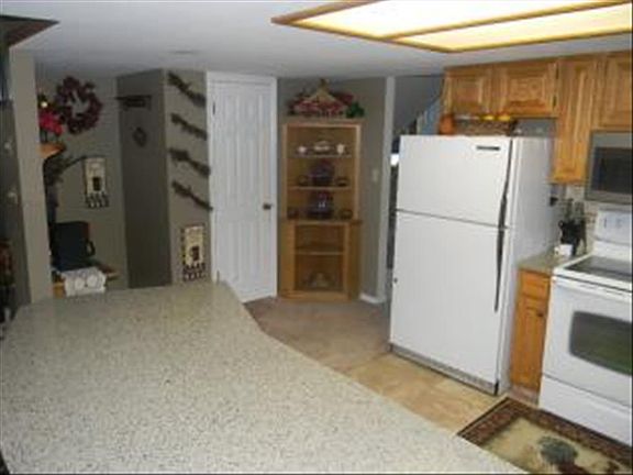 3rd image of 1110 W Greasewood Dr